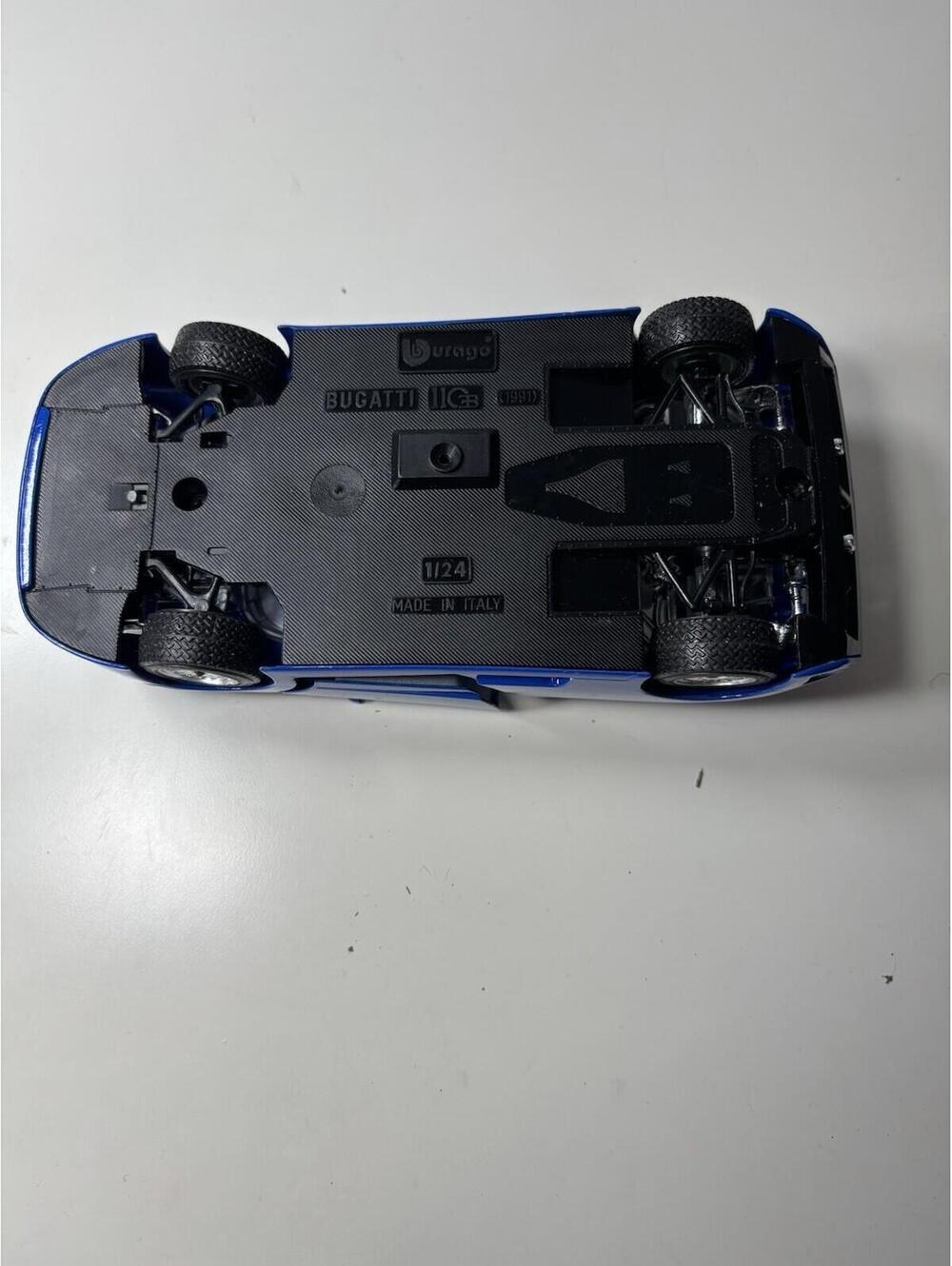 Burago 1991 Bugatti EB110 Blue 1/18 Scale Diecast Model Car - Picture 6 of 7